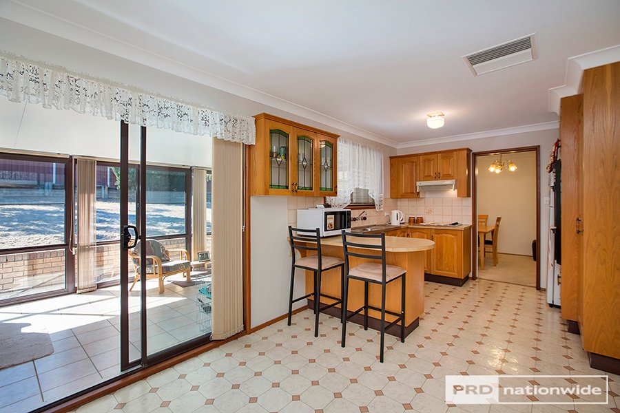 20 Brolga Way TAMWORTH 9