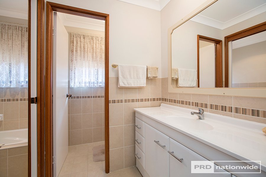 20 Brolga Way TAMWORTH 13