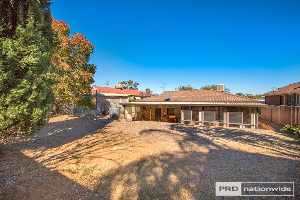 20 Brolga Way TAMWORTH 19