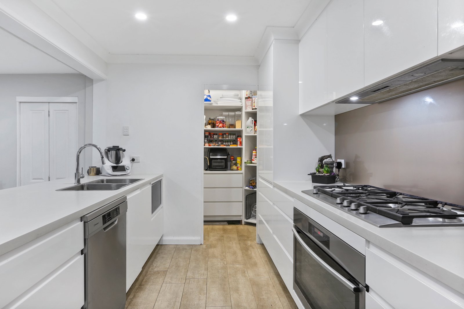 20 Coolibah Ave  ALBION PARK RAIL 4