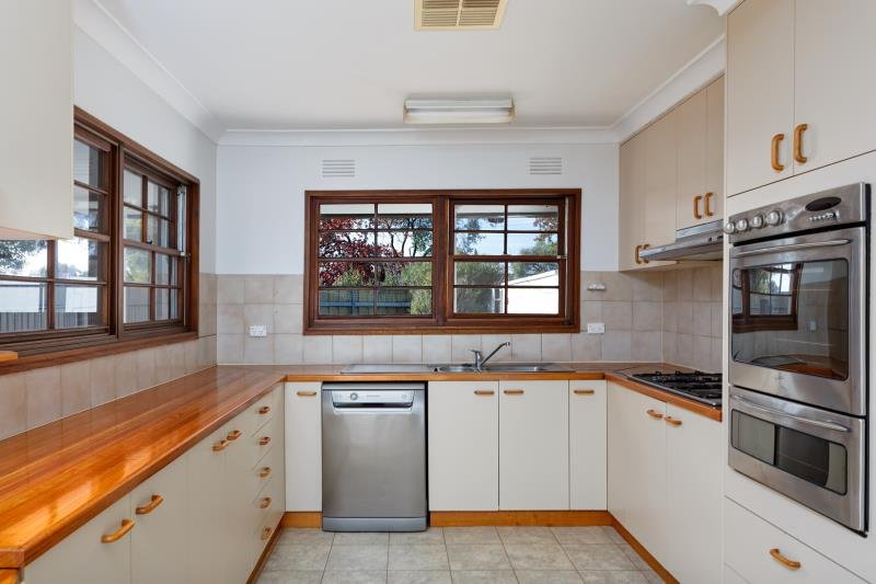 20 Dalkeith Avenue LAKE ALBERT 3