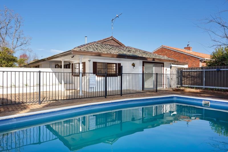 20 Dalkeith Avenue LAKE ALBERT 8
