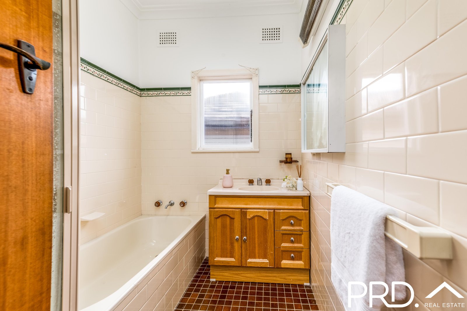 20 Donald Street PICNIC POINT 7