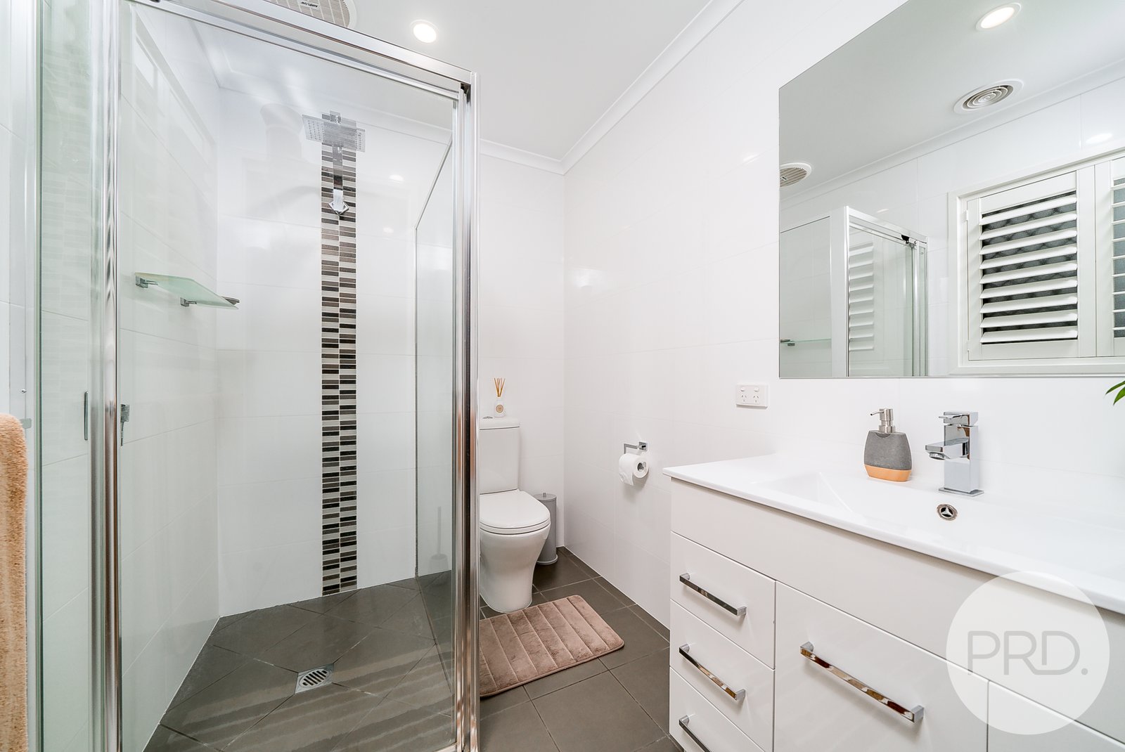 20 Eyre Street LAKE ALBERT 8