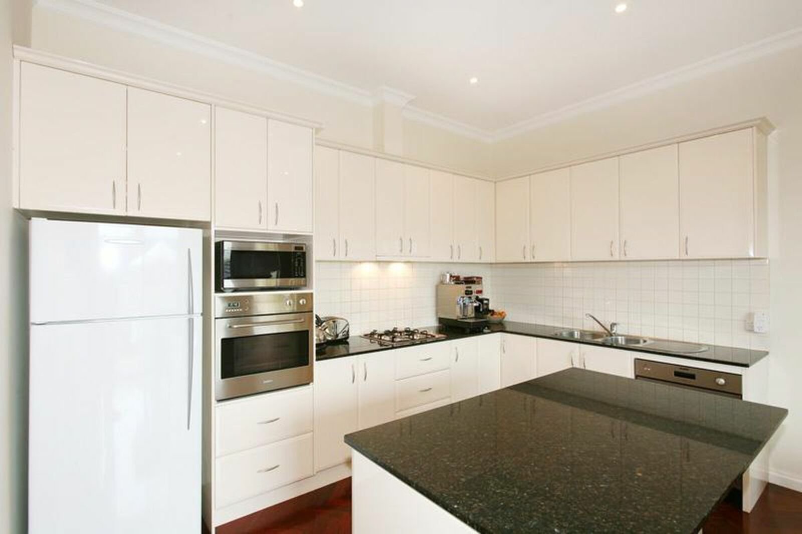 20 Glenview Road, Doncaster East, 3109