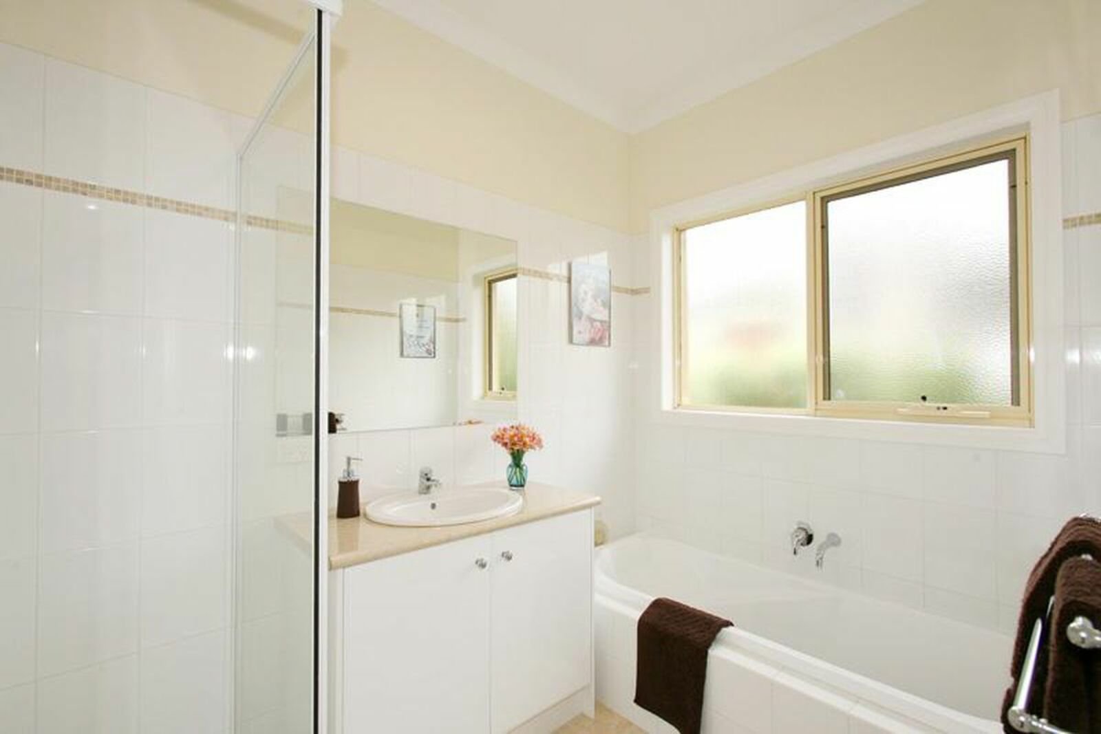 20 Glenview Road, Doncaster East, 3109