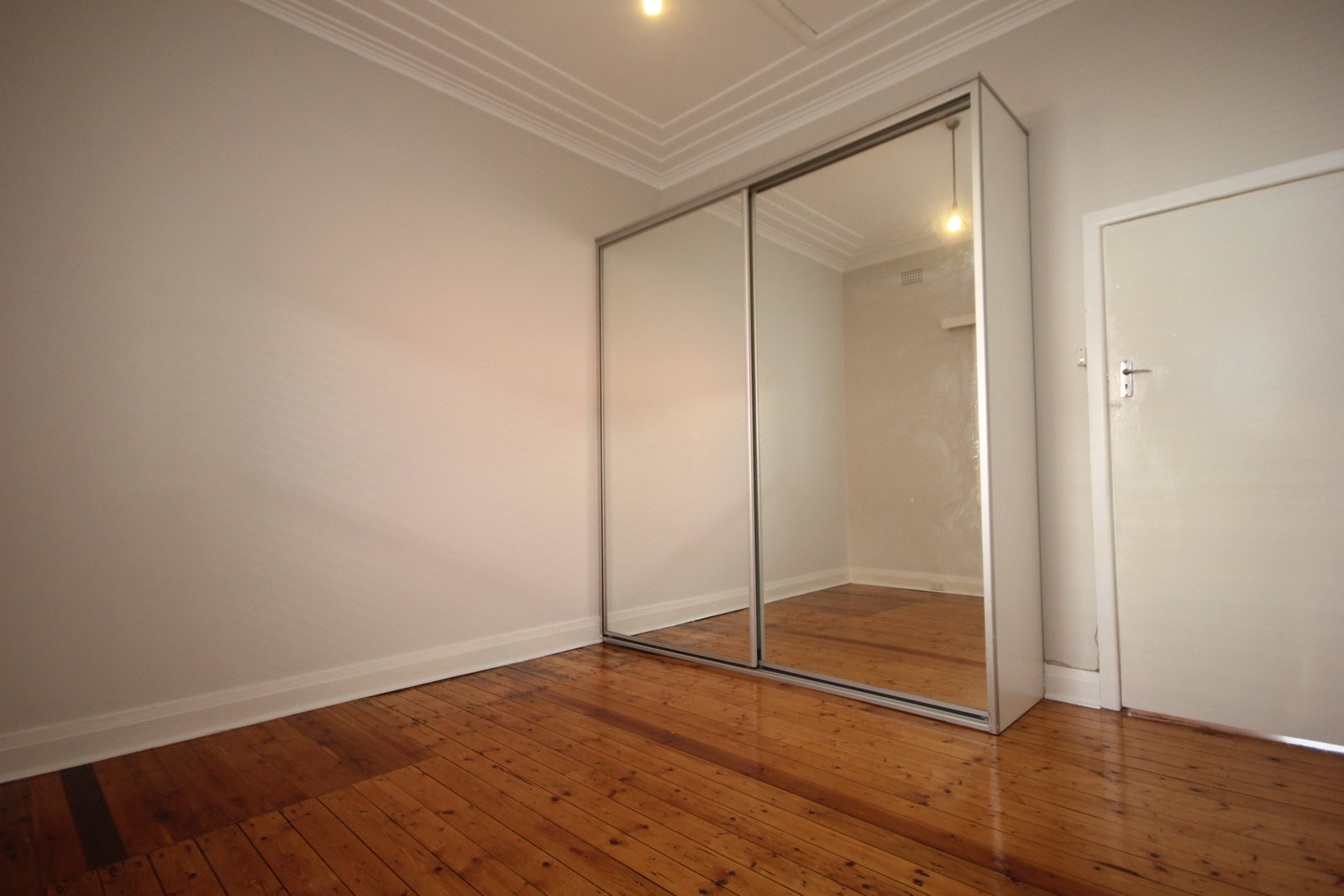 20 Henderson Road BEXLEY 9