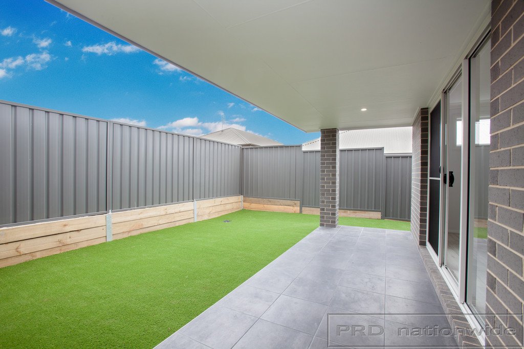 20 Hillgate Drive THORNTON 5
