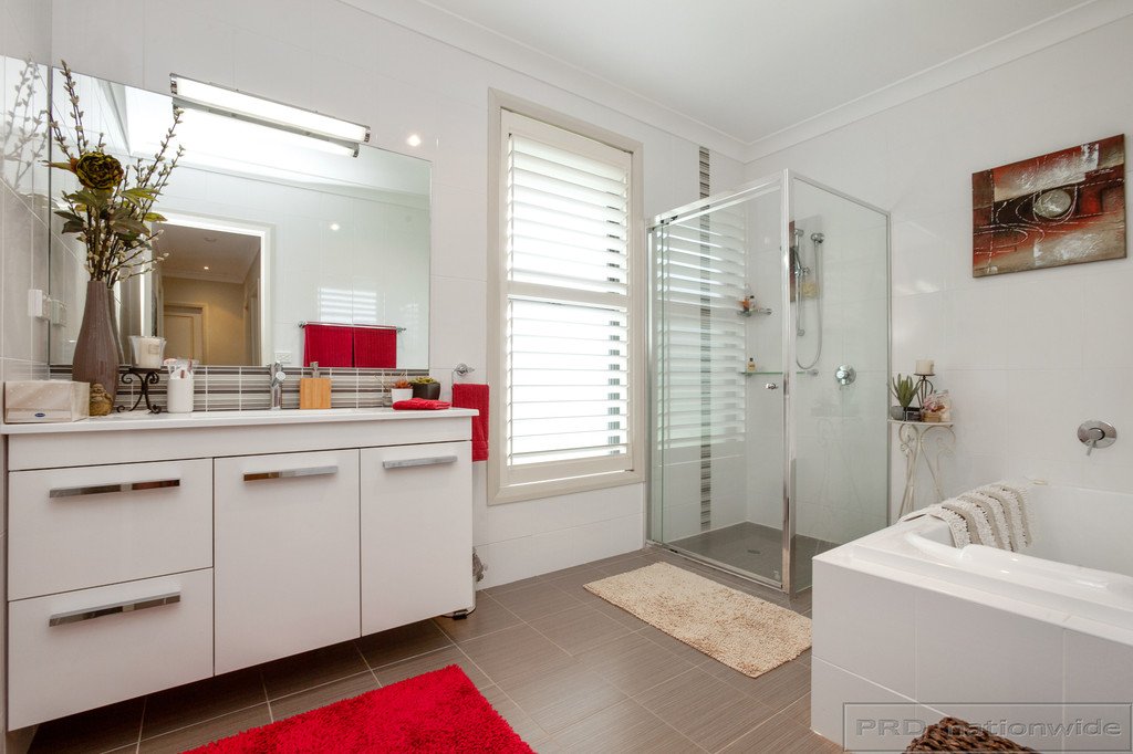 20 Honeyoak Drive ABERGLASSLYN 18