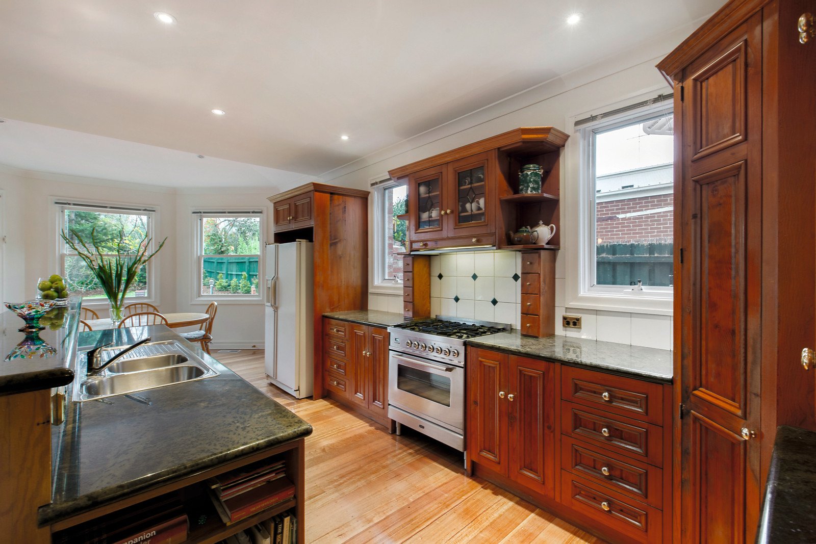 20 Iris Road, Glen Iris, VIC