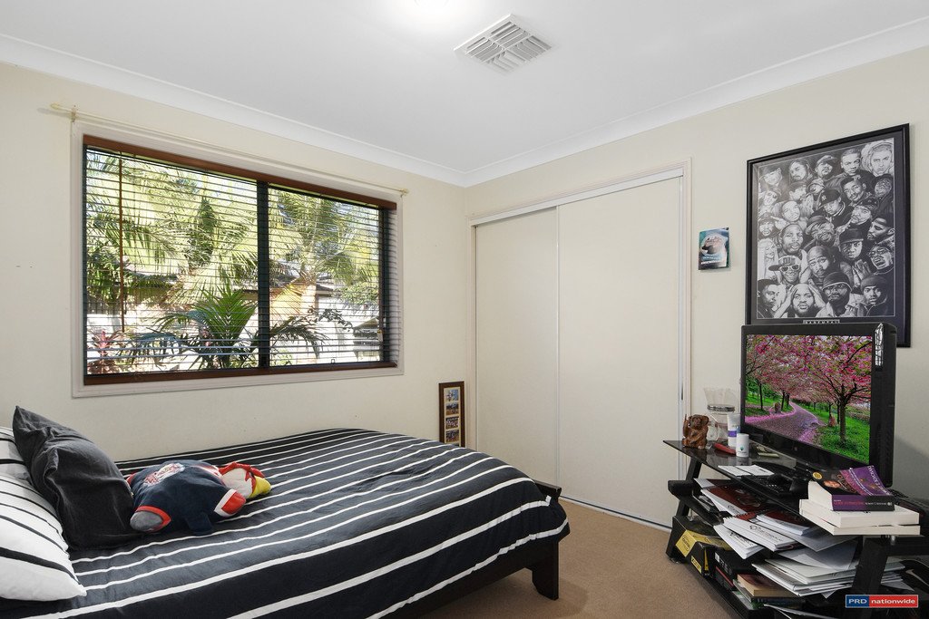 20 Islander Court BURLEIGH WATERS 8