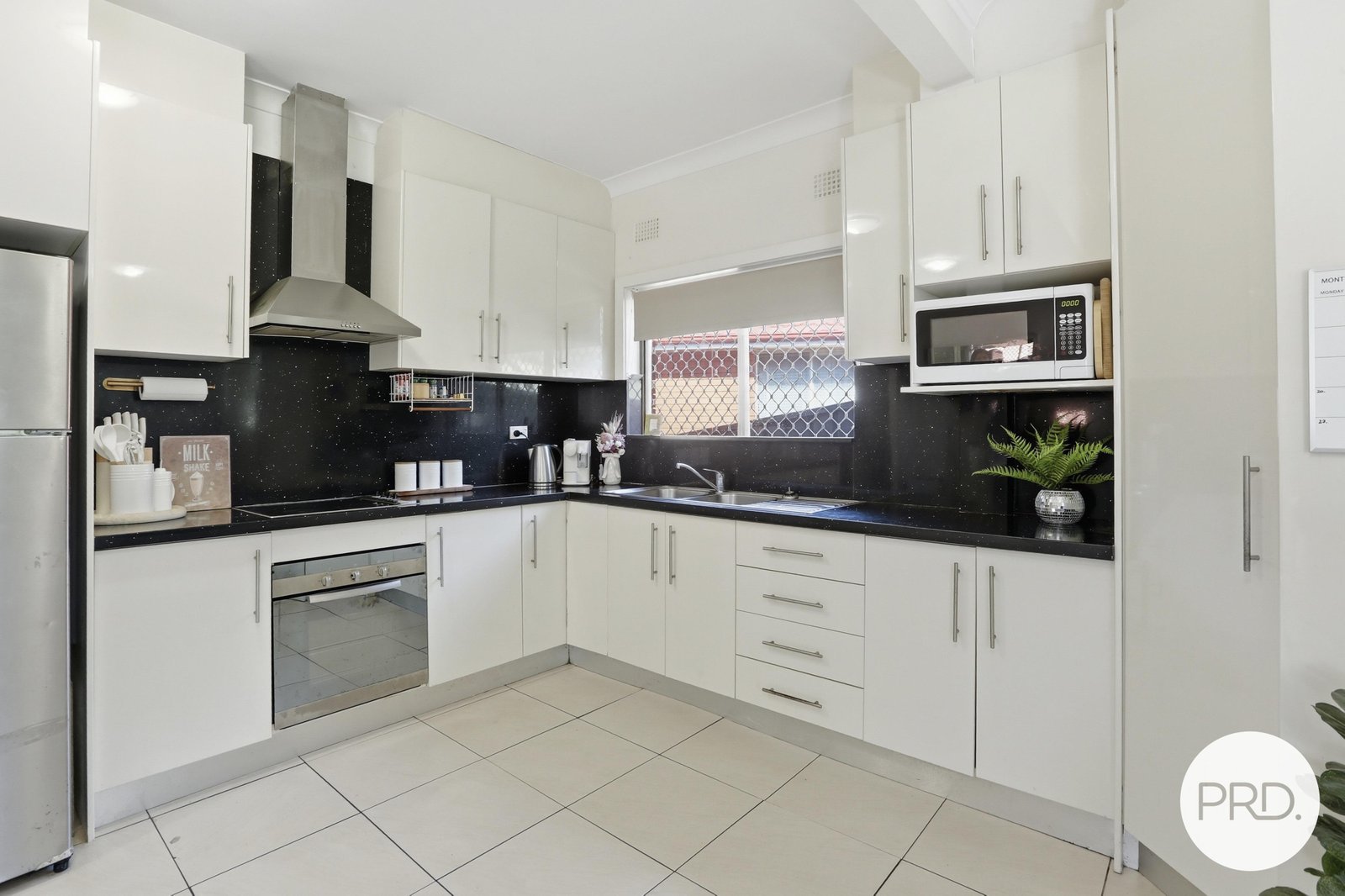 20 Karrabah Crescent LAKE HEIGHTS 4