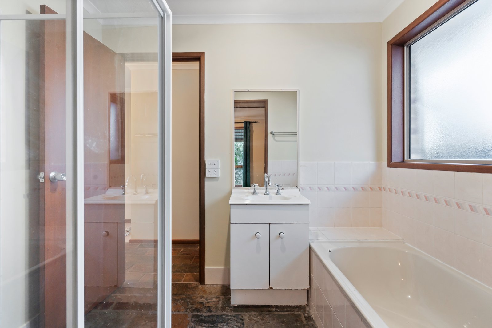 20 Kurrajong Avenue BOGANGAR 8