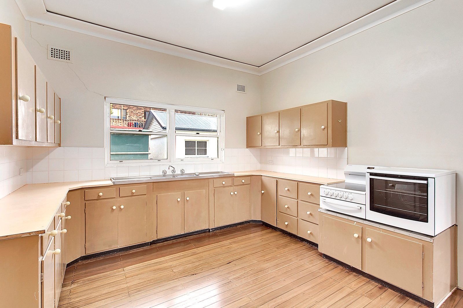 20 Laurie Street LAURIETON 2