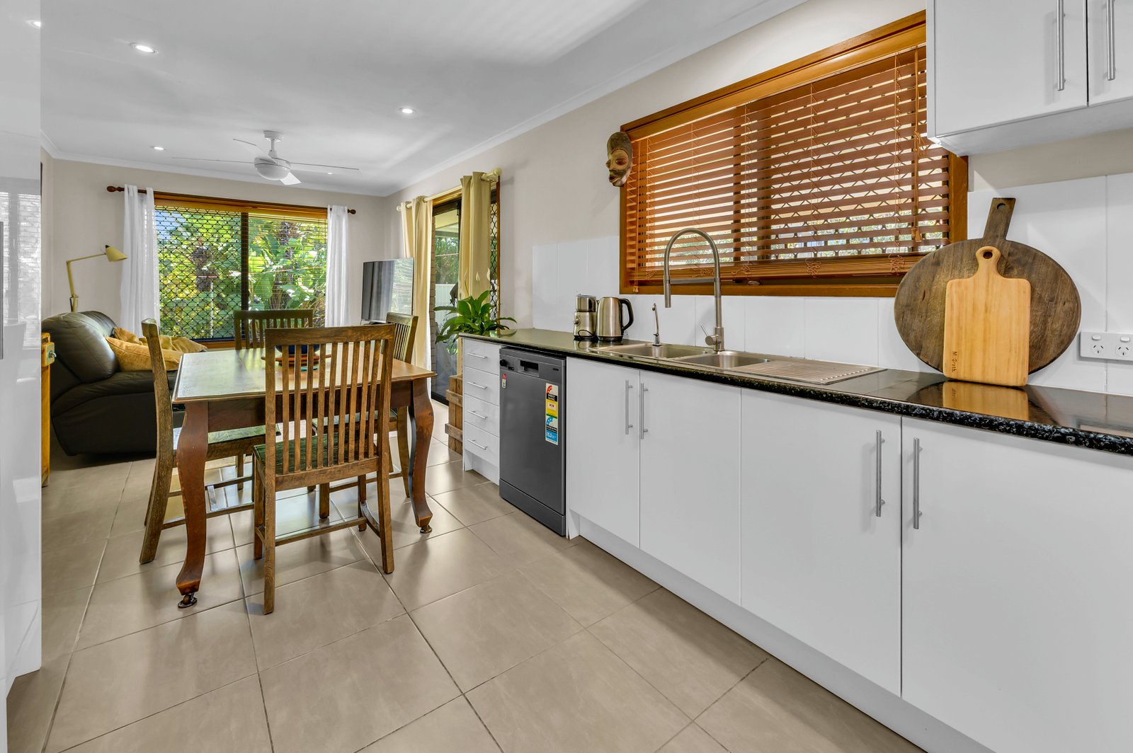 20 McCowan Street ASHMORE 8