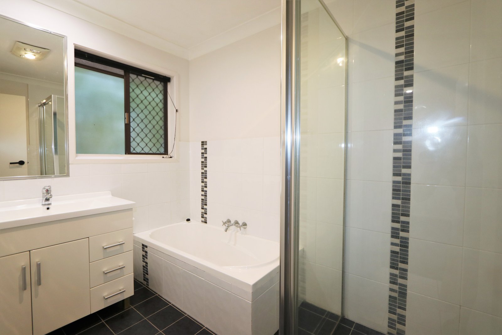 20 Milparinka Terrace ASHMORE 11