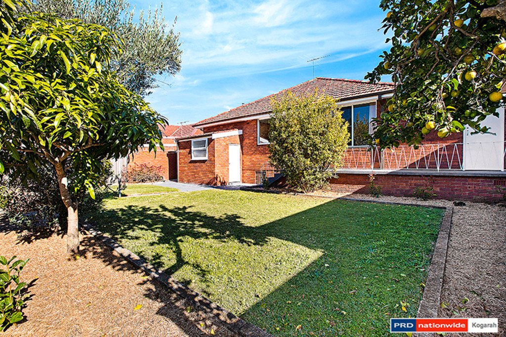 20 Moorefield Avenue KOGARAH 8