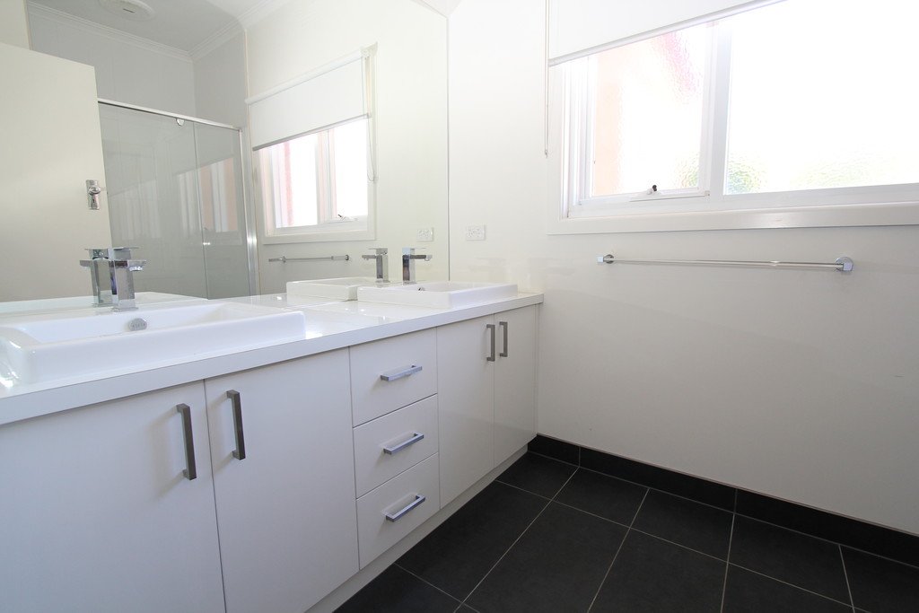 20 Muir Crescent NEWINGTON 8