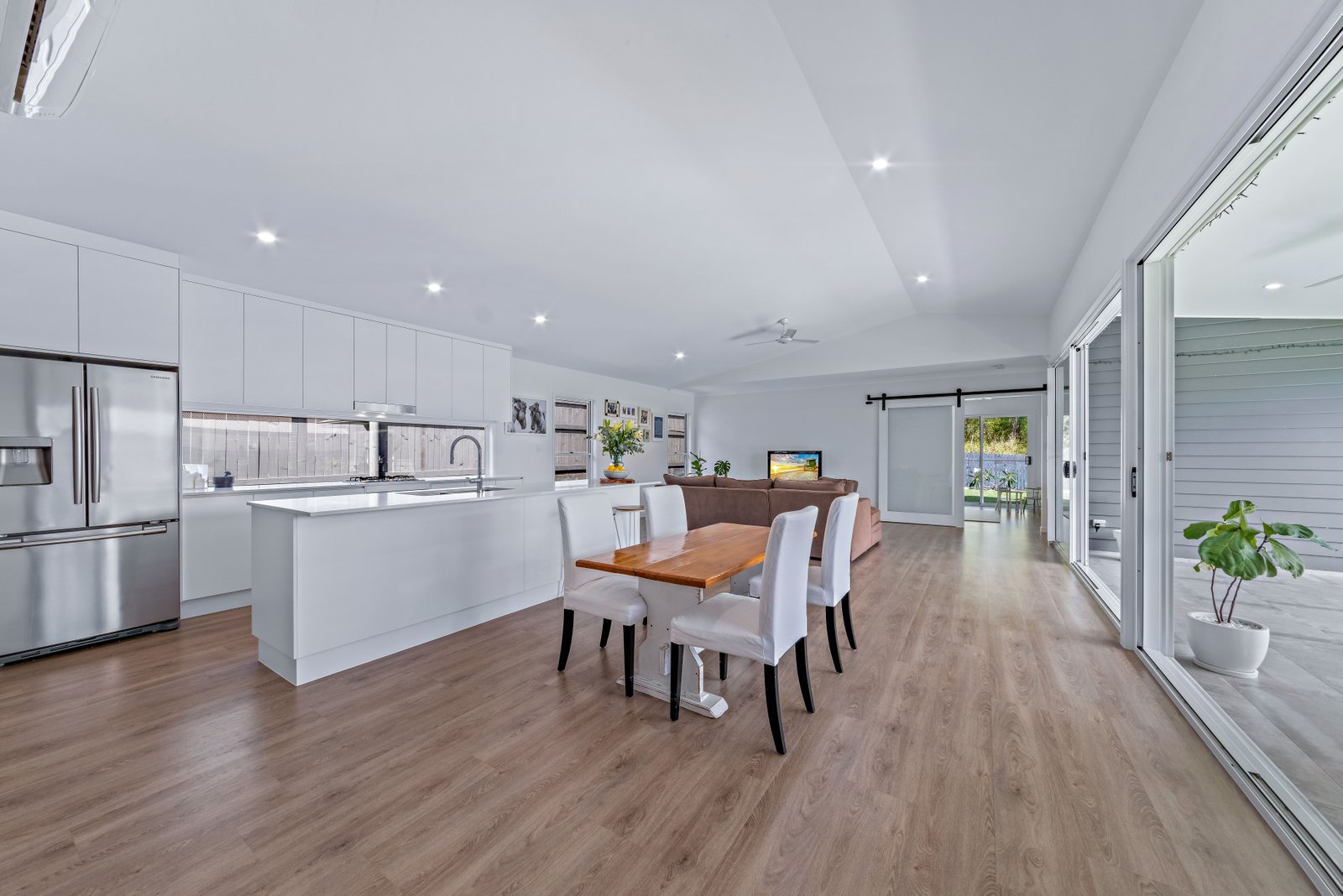 20 Pearl Street CANNONVALE 3