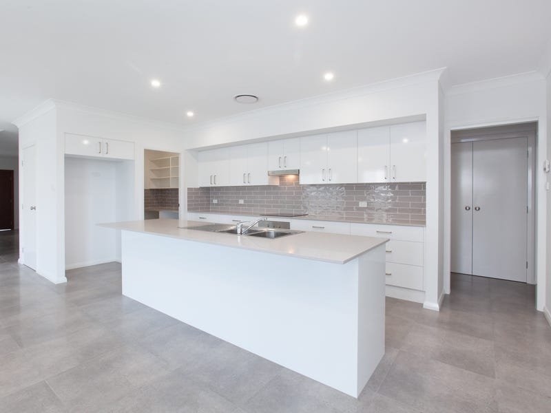 20 Threadtail Street CHISHOLM 3