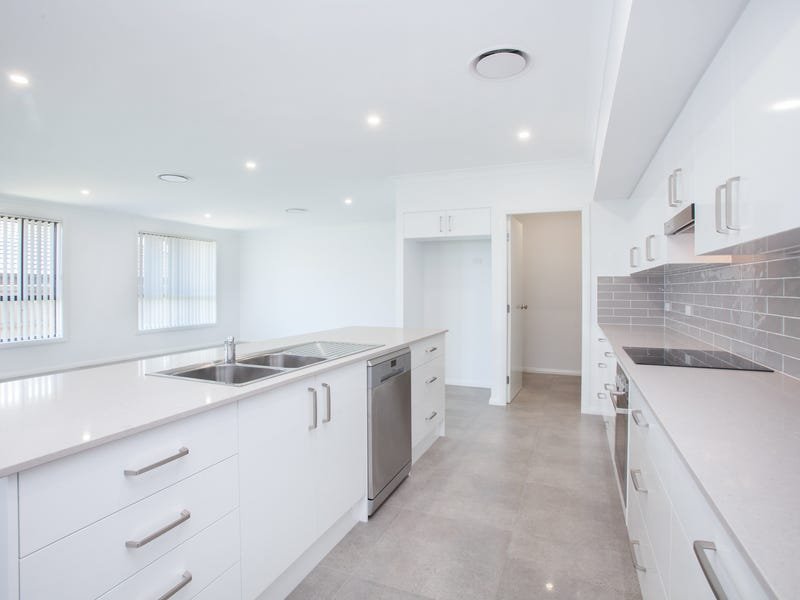 20 Threadtail Street CHISHOLM 5
