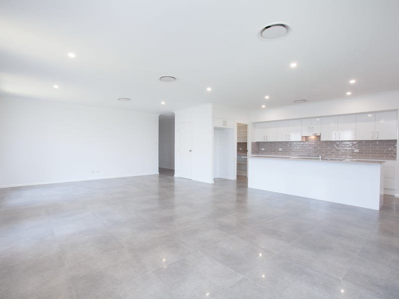 20 Threadtail Street CHISHOLM 6