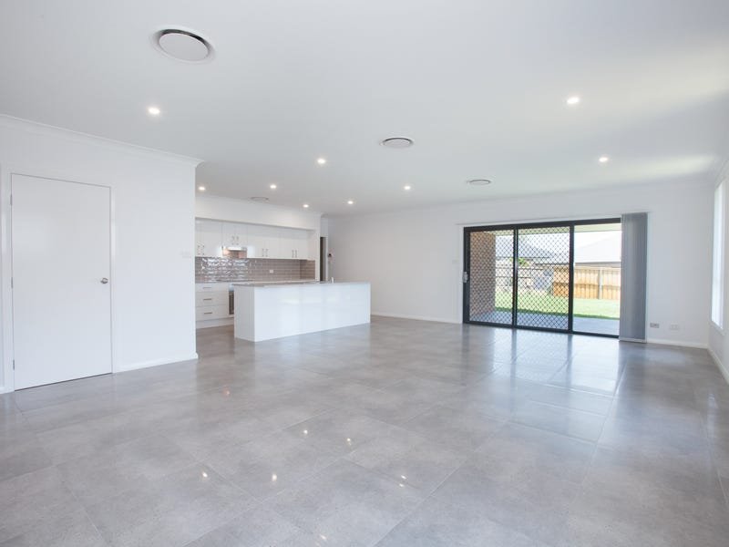 20 Threadtail Street CHISHOLM 7