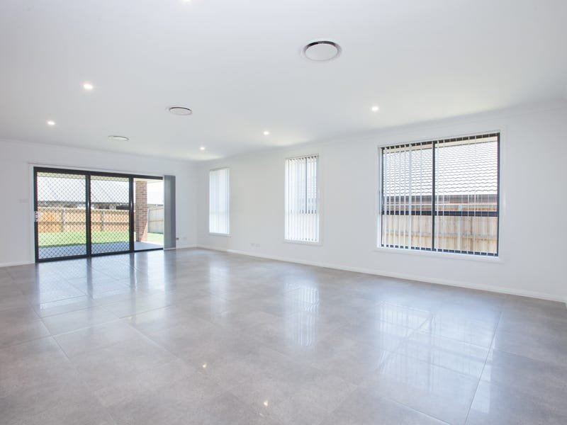 20 Threadtail Street CHISHOLM 9