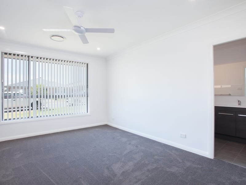 20 Threadtail Street CHISHOLM 12