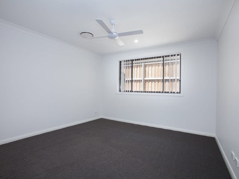 20 Threadtail Street CHISHOLM 17