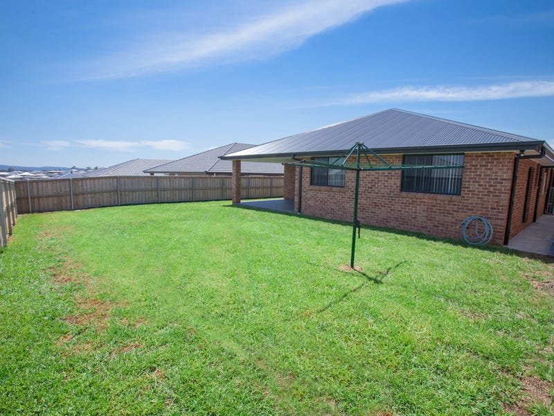 20 Threadtail Street CHISHOLM 21