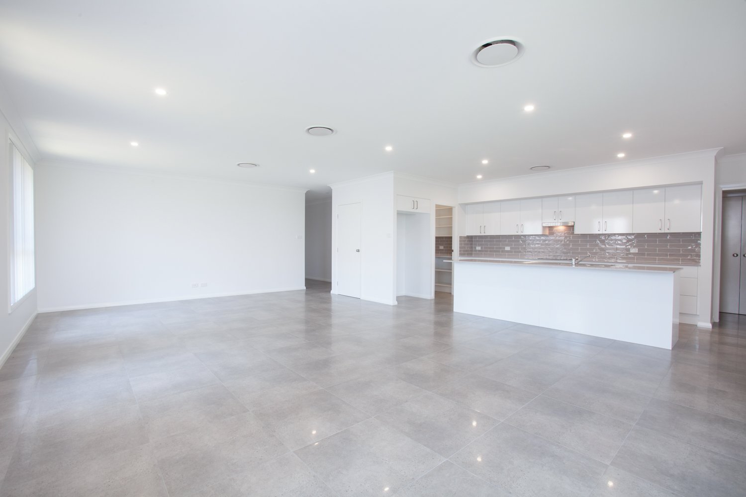 20 Threadtail Street CHISHOLM 6