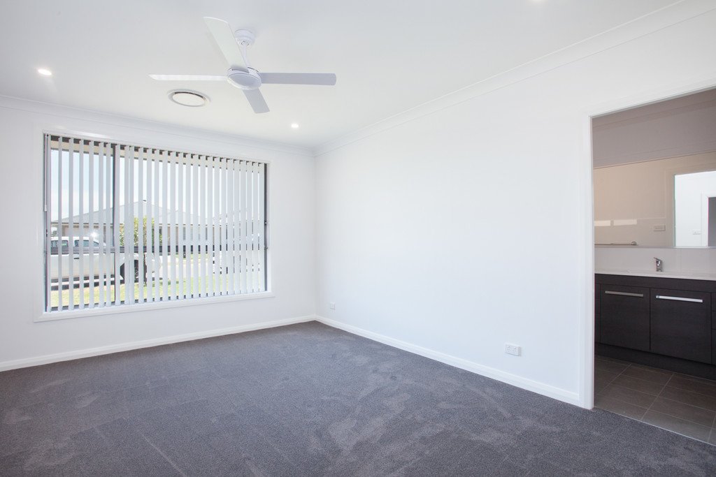 20 Threadtail Street CHISHOLM 12
