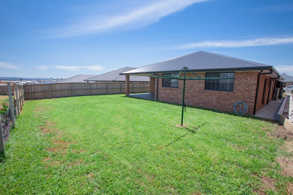 20 Threadtail Street CHISHOLM 21
