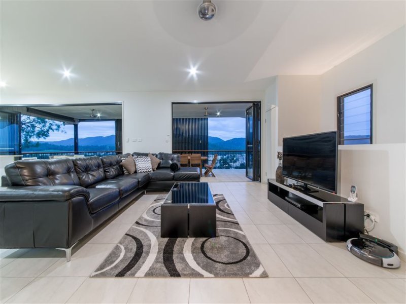 20 Whitehaven Crescent CANNONVALE 7