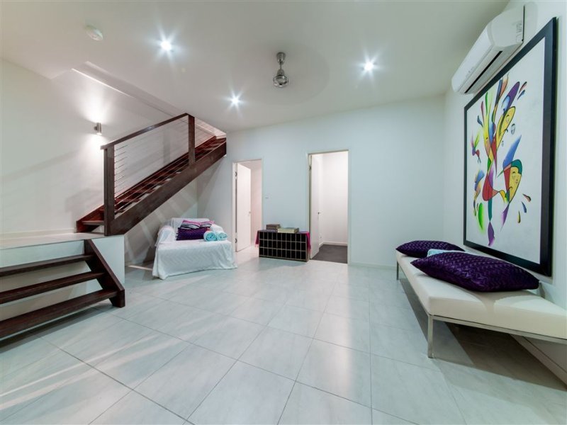 20 Whitehaven Crescent CANNONVALE 14