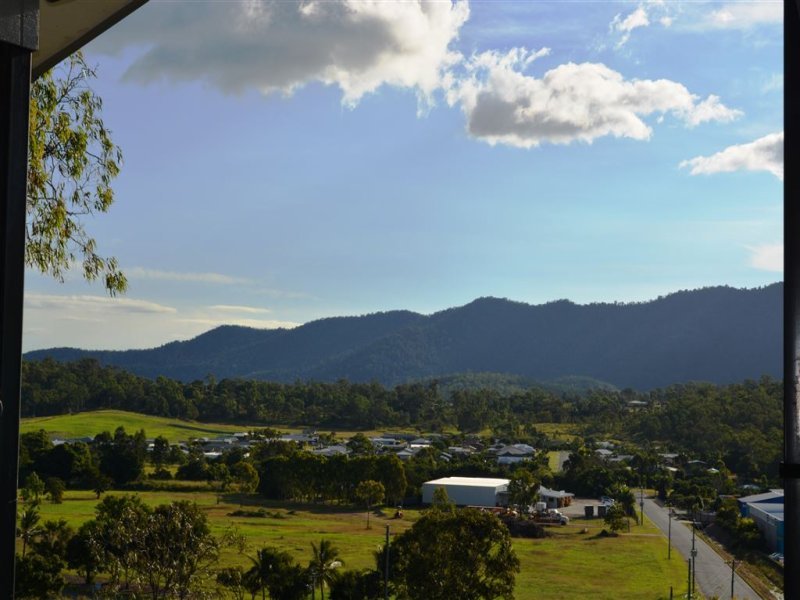 20 Whitehaven Crescent CANNONVALE 19