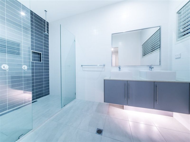 20 Whitehaven Crescent CANNONVALE 21