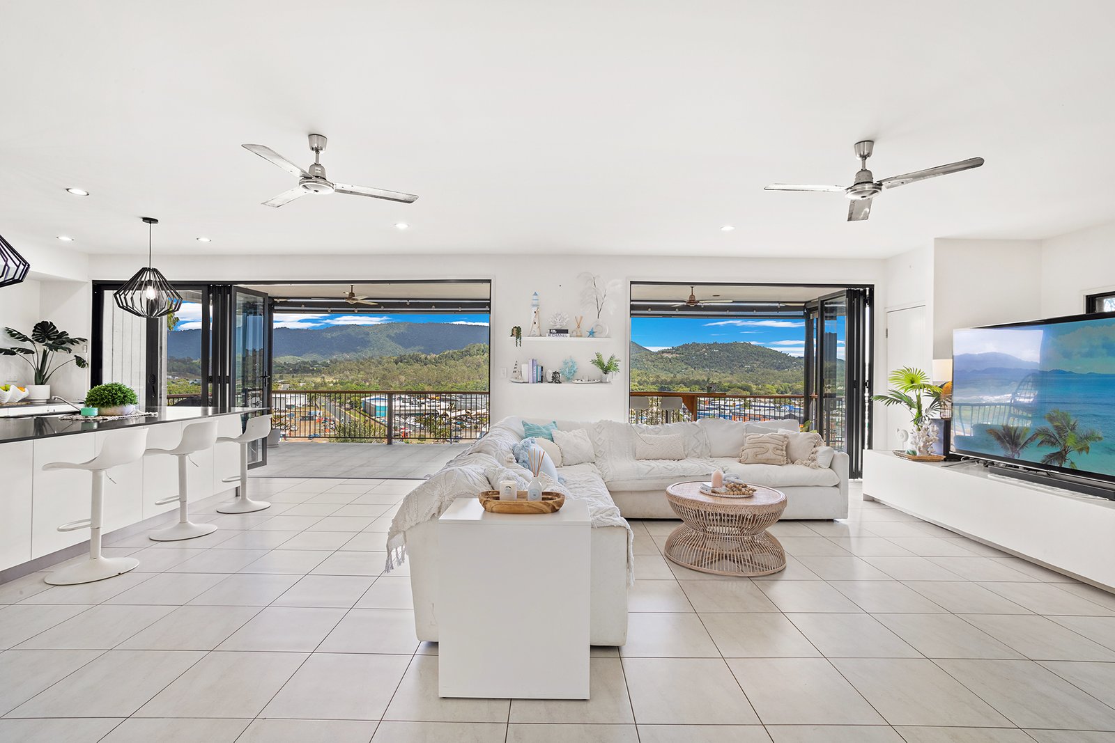 20 Whitehaven Crescent CANNONVALE 2