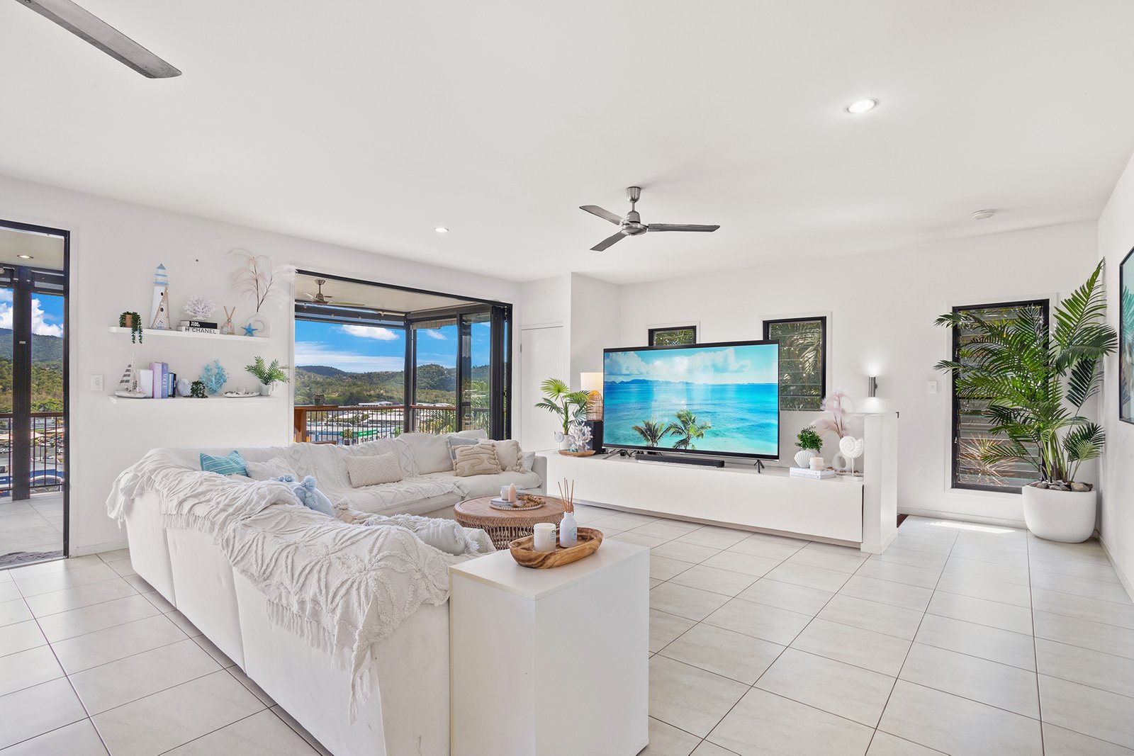 20 Whitehaven Crescent CANNONVALE 4