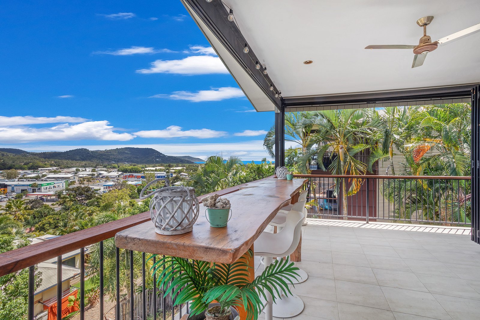 20 Whitehaven Crescent CANNONVALE 6