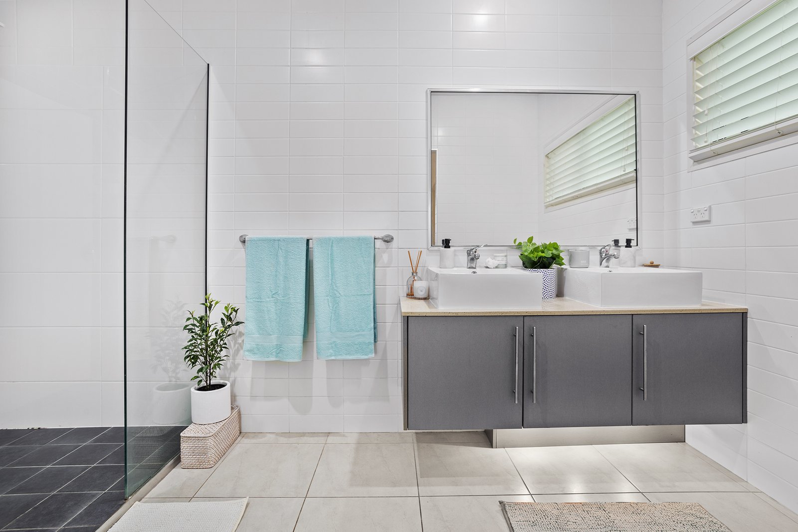 20 Whitehaven Crescent CANNONVALE 12