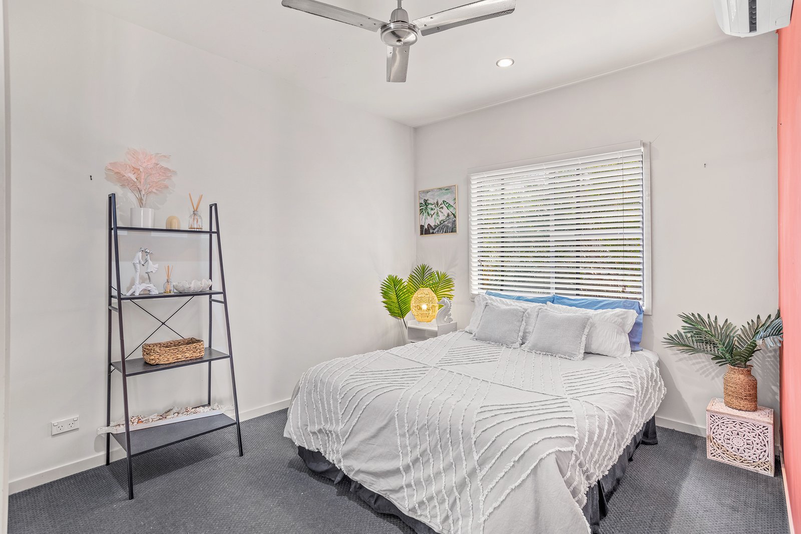 20 Whitehaven Crescent CANNONVALE 14