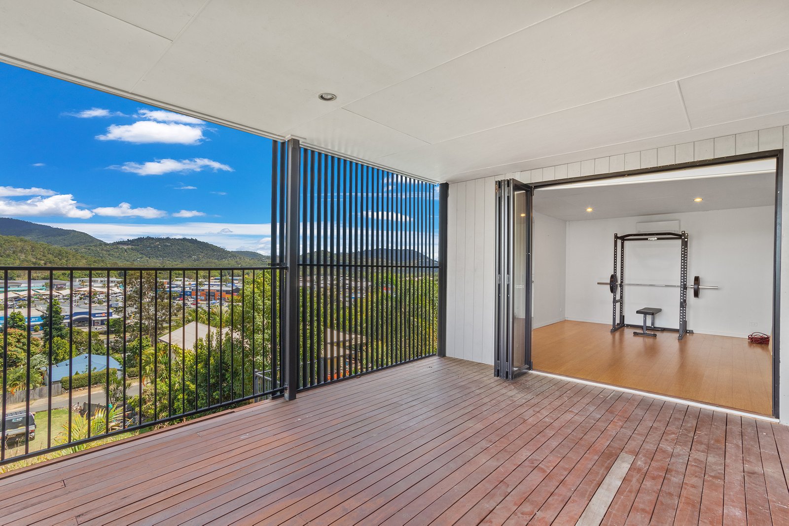 20 Whitehaven Crescent CANNONVALE 16