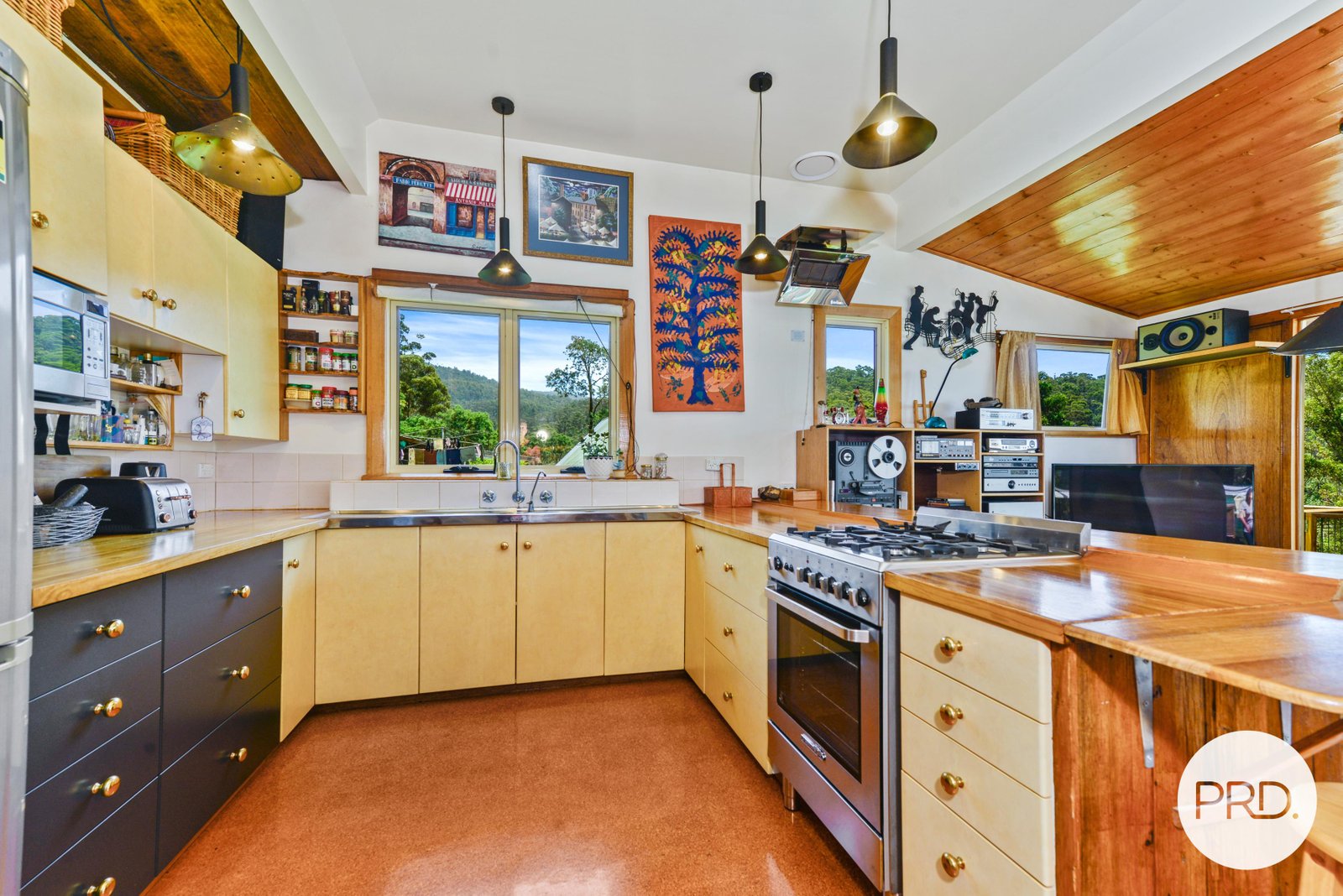 200 Clarks Road DROMEDARY 7