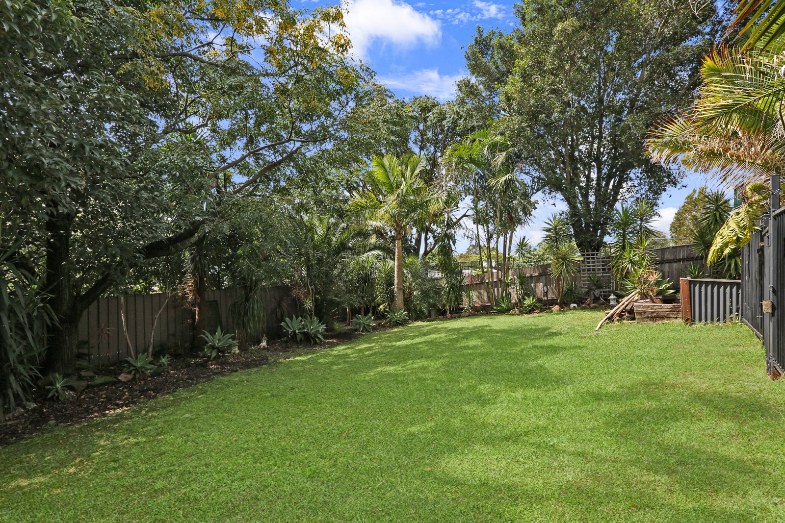 200 Farmborough Road FARMBOROUGH HEIGHTS 14