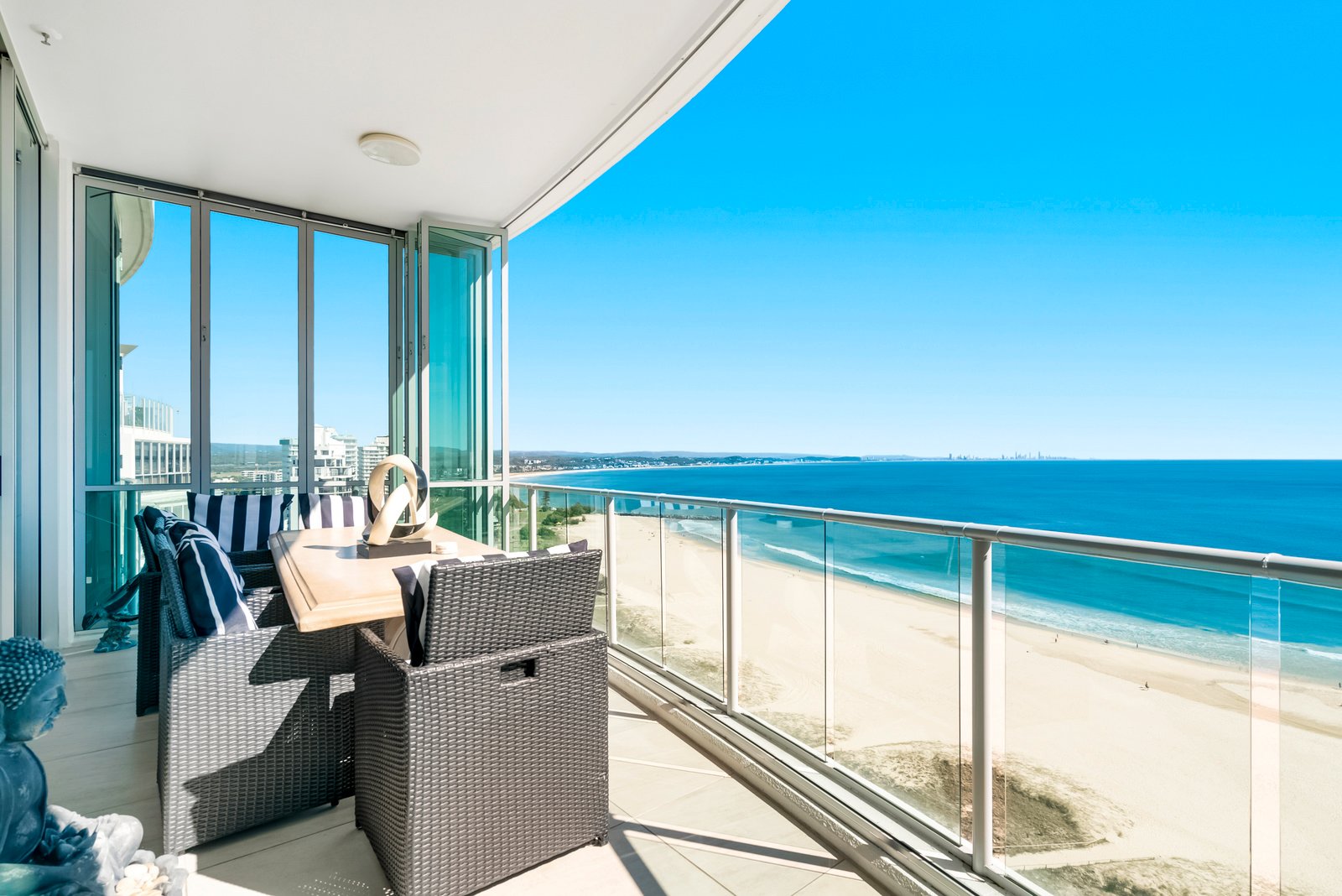 2001/120 Marine Pde  COOLANGATTA 10