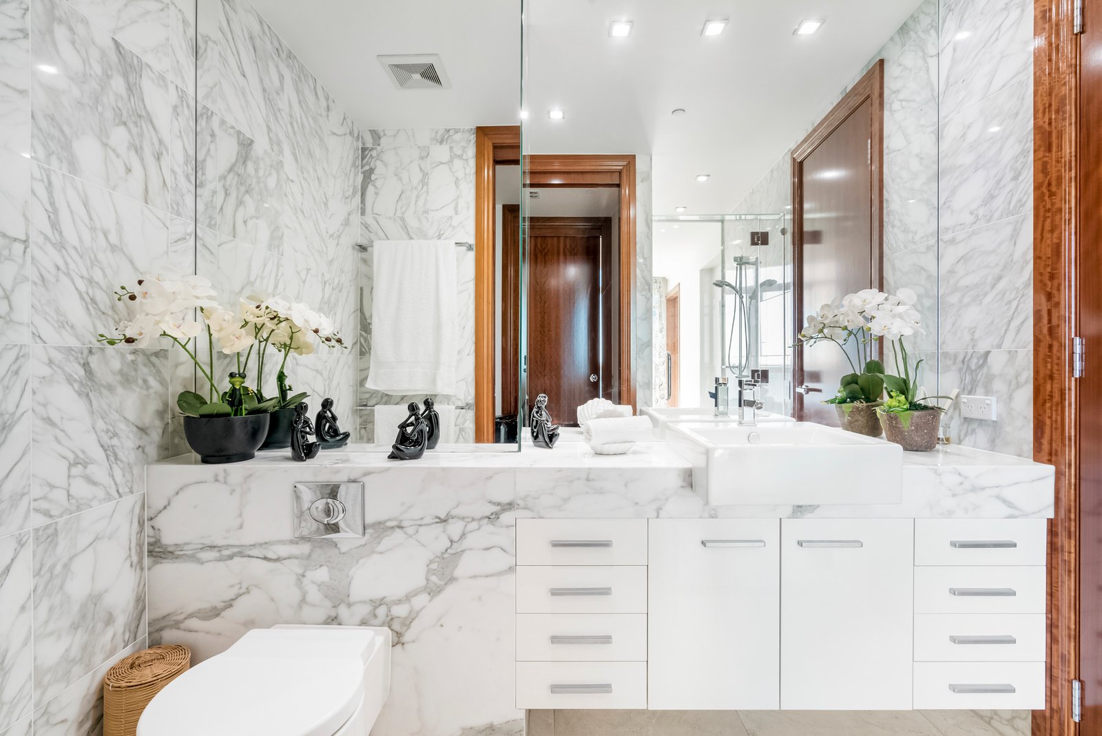 2001/120 Marine Pde  COOLANGATTA 13