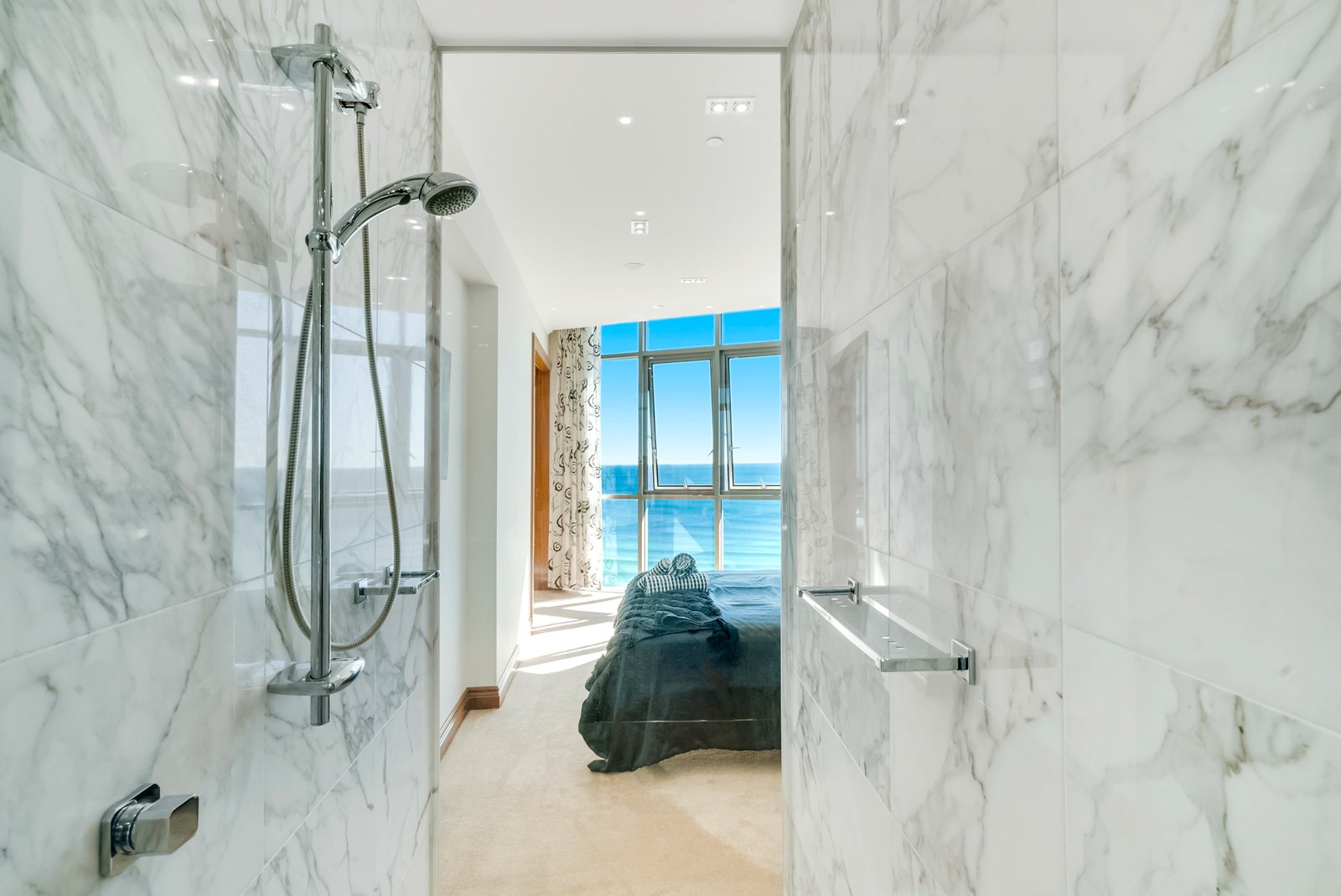 2001/120 Marine Pde  COOLANGATTA 16