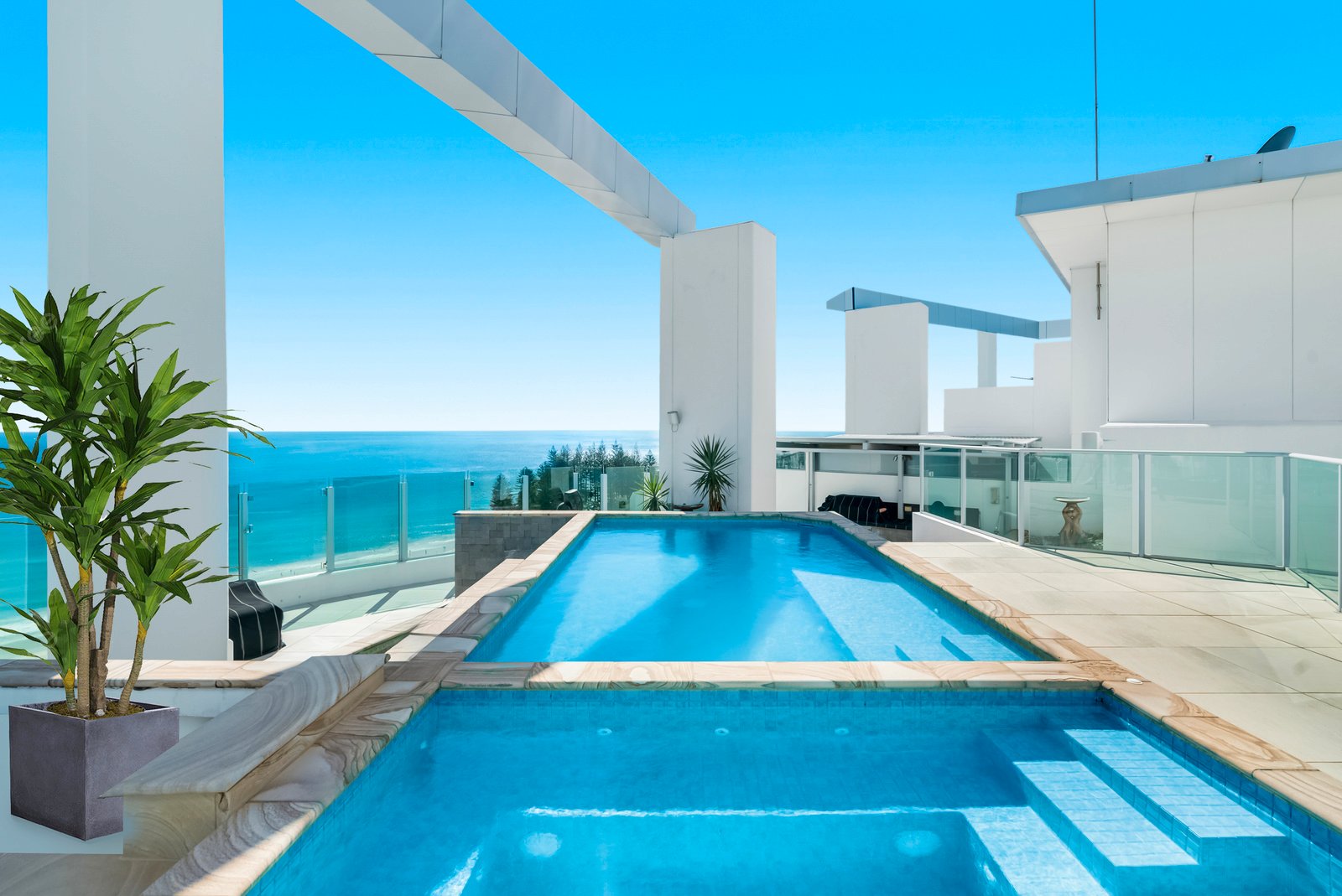 2001/120 Marine Pde  COOLANGATTA 17